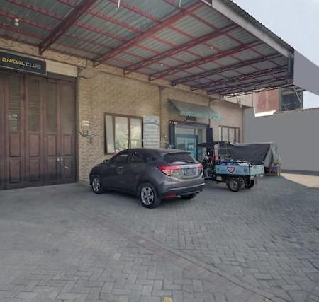 Super Oyo Capital O 3198 Sukomanunggal Inn Surabaya Exterior foto